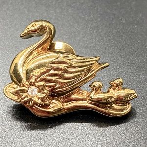 Avon “Precious Love” Pin